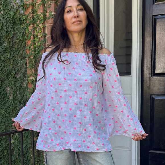 MADE IN ITALY Pink Heart Off-Shoulder Women's Top - Picture 1 of 4